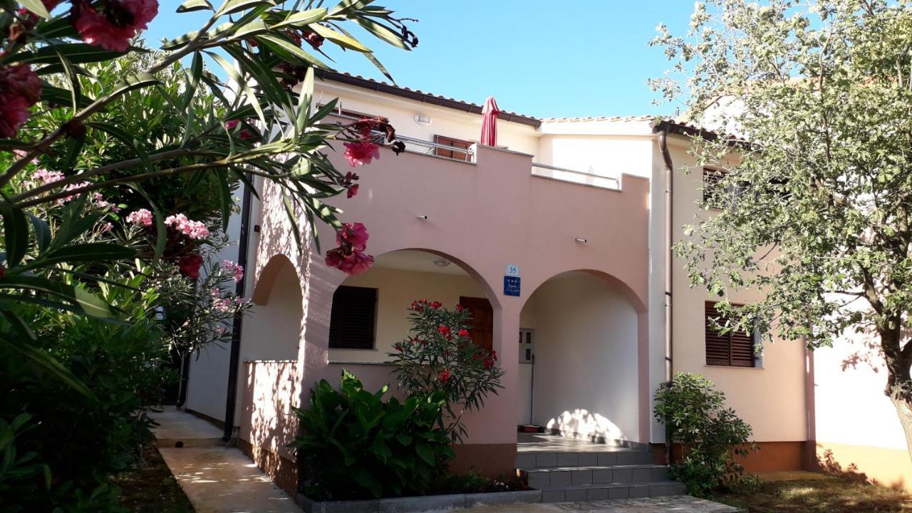 Apartmani Mia Liznjan Exterior photo