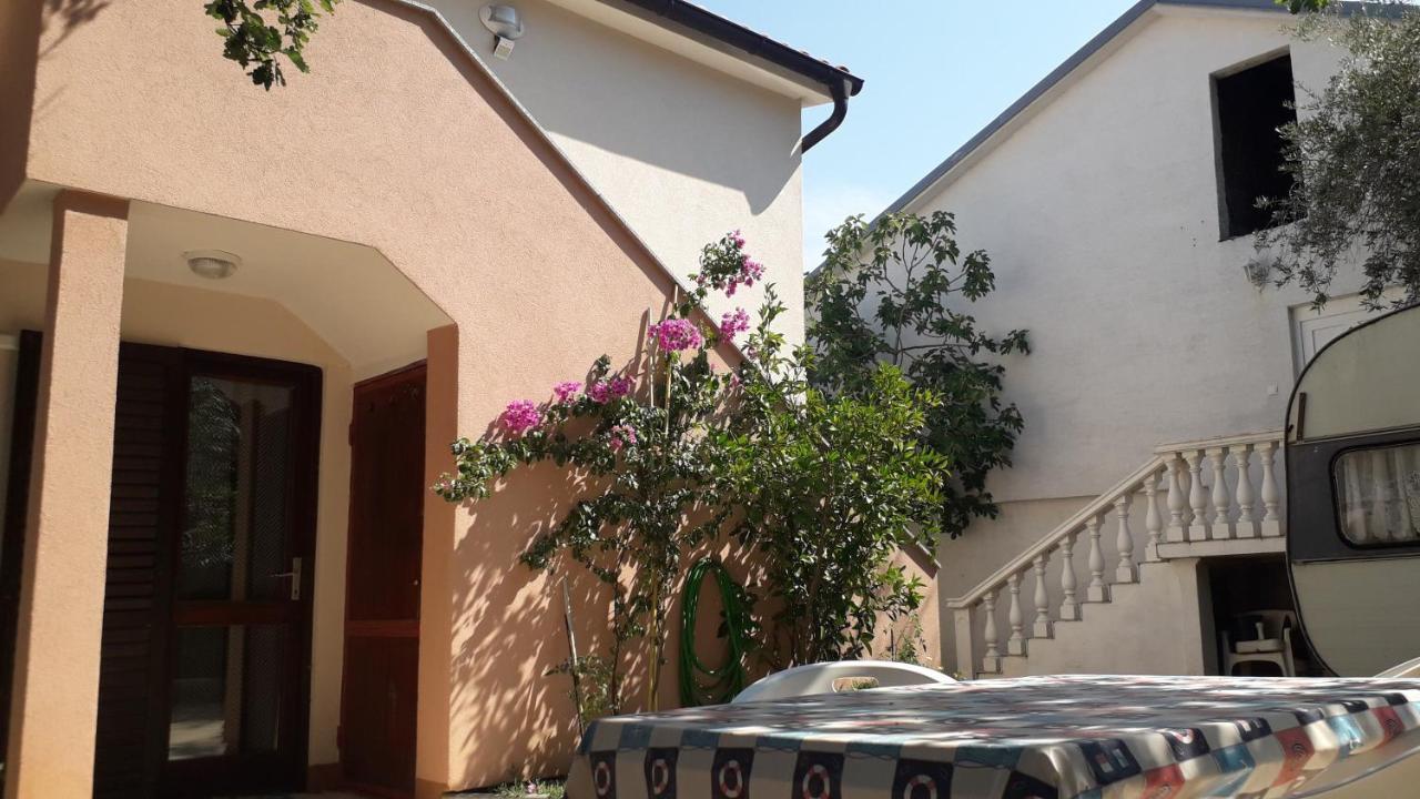 Apartmani Mia Liznjan Exterior photo
