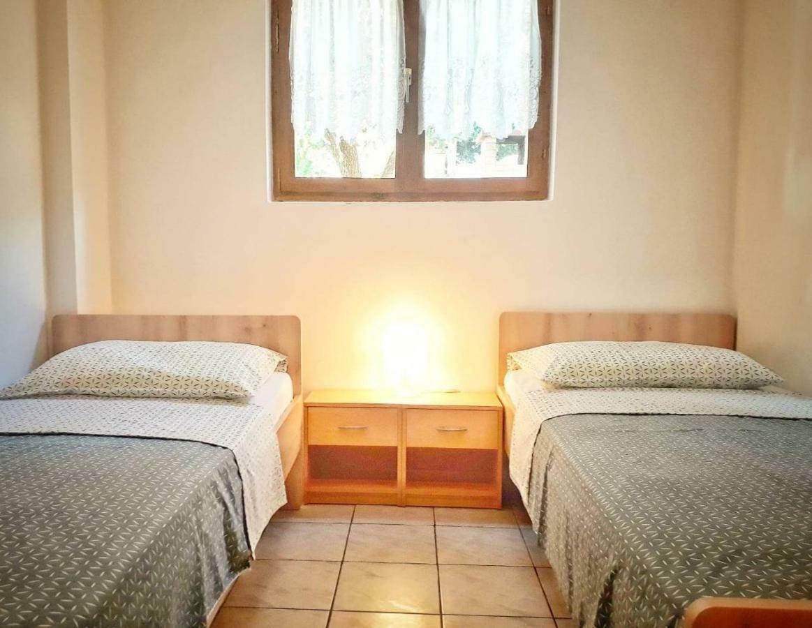 Apartmani Mia Liznjan Exterior photo