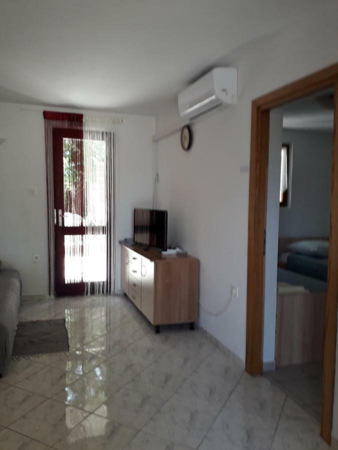 Apartmani Mia Liznjan Exterior photo